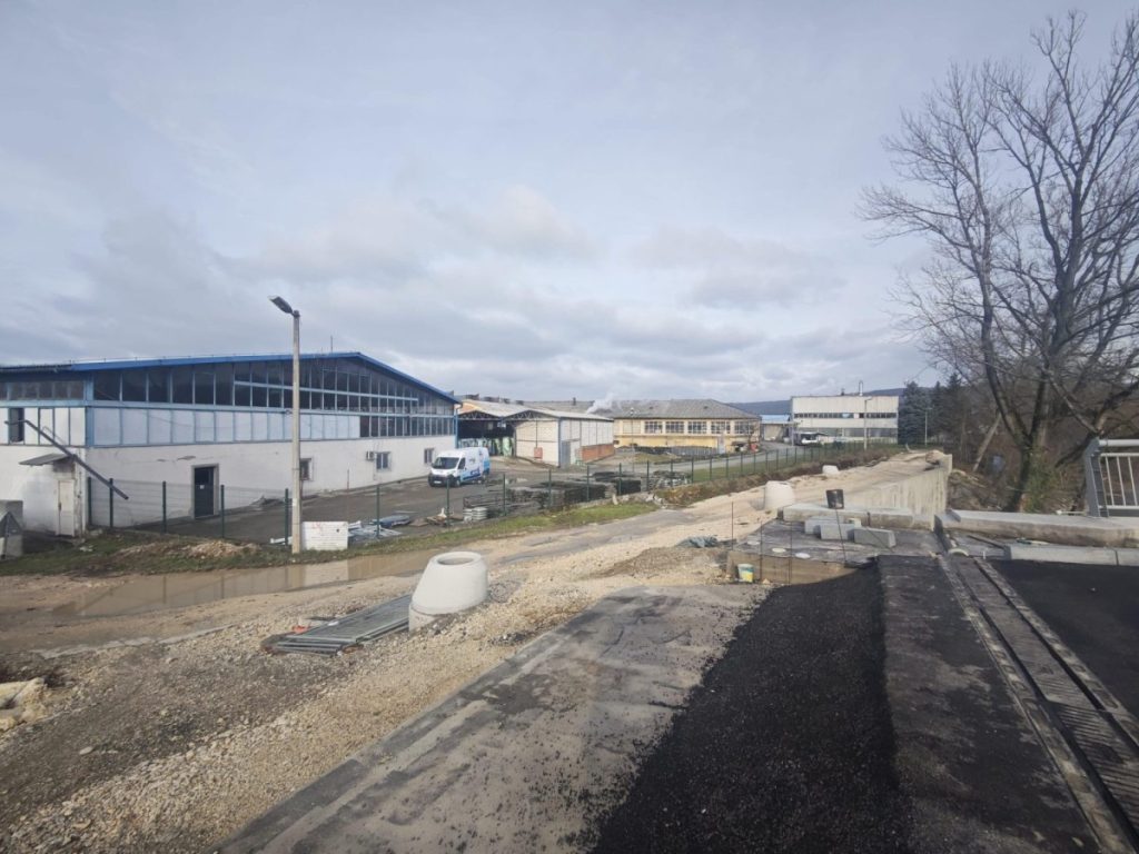 SKANDAL U BANJALUCI: Ministartvo saobraćaja i veza RS otelo ulicu građanima Kumsala (FOTO)