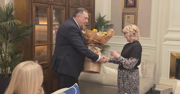 „PRED NAMA SU JOŠ MNOGE POBJEDE, ŽIVJELA“: Dodik čestitao rođendan Ani Trišić Babić – prijateljici, saborcu i čovjeku od povjerenja (FOTO)