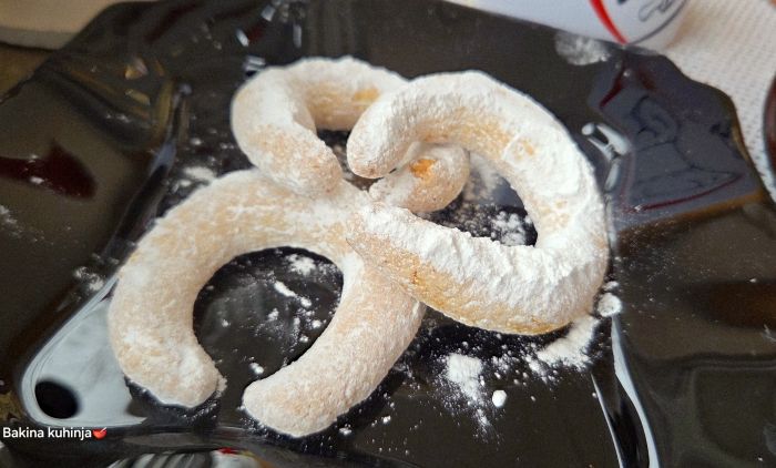 РЕЦЕПТ ЗА КОКОС КИФЛИЦЕ: Идеалан слаткиш уз кафу