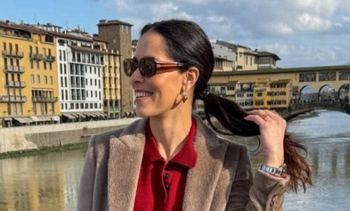 ANA IVANOVIĆ U BEZVREMENSKOJ ELEGANCIJI: Dok bi neko pomislio da se ništa ne slaže, ona to zna da iznese (FOTO)