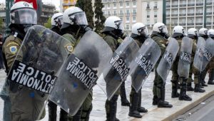 ŽEŠĆI NEMIRI U SOLUNU: Uhapšeno više od 300 ljudi (FOTO)