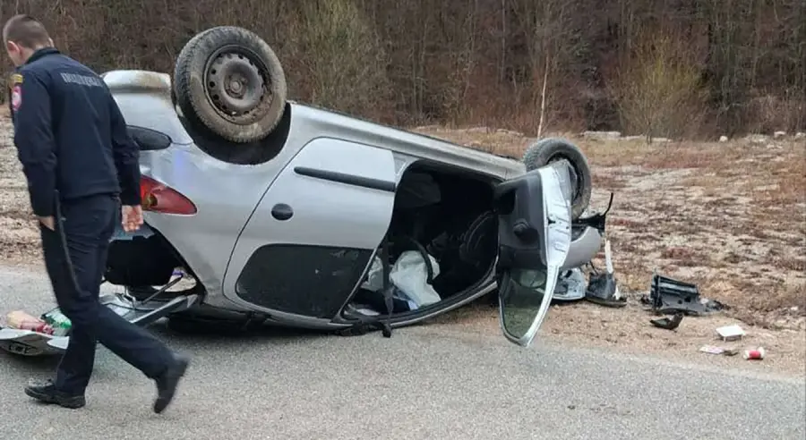 АУТО НА КРОВУ, ИМА ПОВРИЈЕЂЕНИХ: Тешка саобраћајна несрећа на магистралном путу Гацко-Фоча