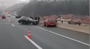 SAOBRAĆAJ SE ODVIJA JEDNOM TRAKOM: Dvije nesreće na auto-putu kod Kaknja