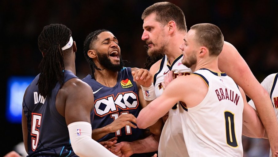 SNIMAK HAOSA SA JOKIĆEM: Evo kako je Dort sramno udario Srbina (VIDEO)