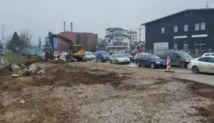 VRIJEDNOST PROJEKTA 2,5 MILIONA MARAKA: Počela izgradnja kružnog toka kod Audi servisa u Banjaluci (VIDEO)