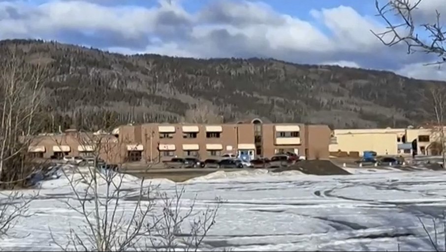 ПРВИ СНИМЦИ И СЛИКЕ СА МJЕСТА ПУЦЊАВЕ У ШКОЛИ: Језив масакр у Канади, убијено најмање девет људи, а једна особа извршила самоубиство