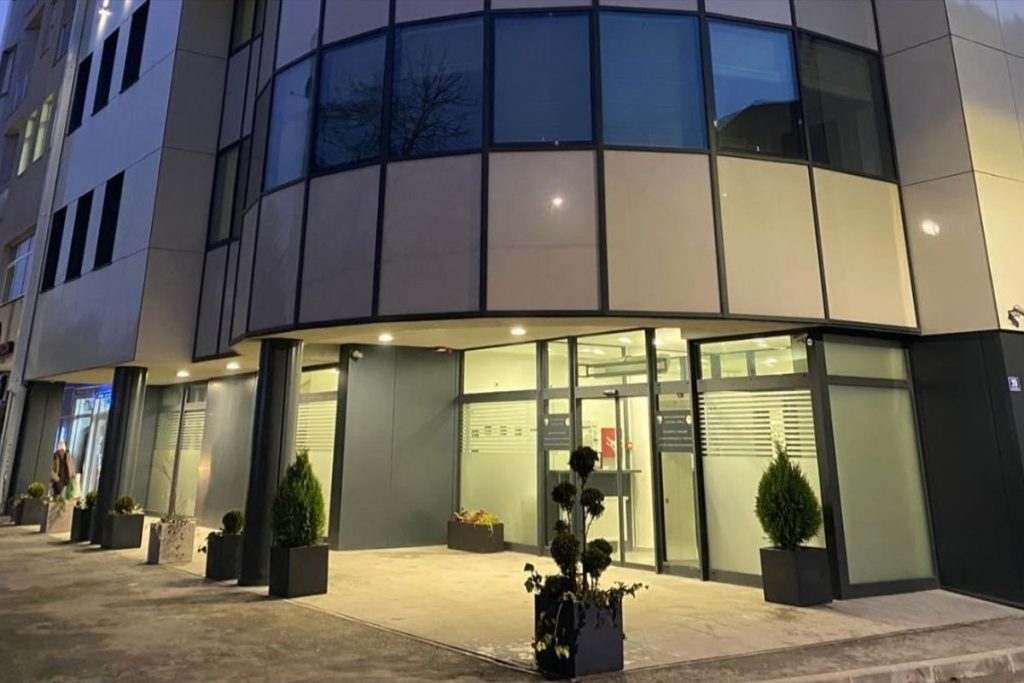 OTMICA U PRIJEDORU: Udario ga stolicom u glavu, zaključao ga, tukao i izgladnjivao