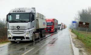 PREVOZNICI U TEŠKOM POLOŽAJU: Sa granice za dan vraćeno preko 60 kamiondžija