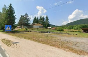 ЂАЦИ СЕ ВИШЕ НЕЋЕ СМРЗАВАТИ: Школа у Чађавици без струје и гријања, стиже им агрегат