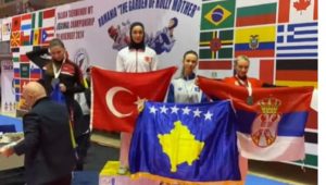 ЦИЈЕЛИ РЕГИОН ЈЕ ЗГРОЖЕН! Ево шта је урадила такмичарка лажне државе Косово када је видјела Српкињу на побједничком постољу (ВИДЕО)