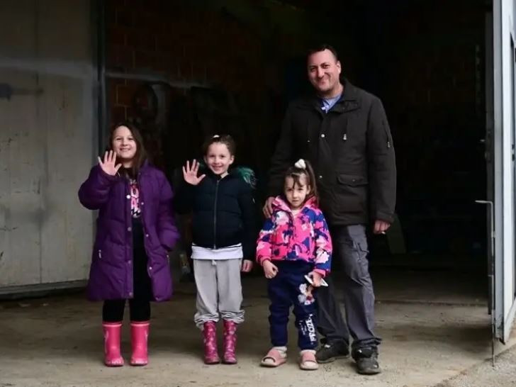 POVRIJEĐENI OTAC I TRI DJEVOJČICE: Uoči donatorske večeri Malići iz Teslića doživjeli tešku nesreću, najmlađa ćekra prebačena na UKC (VIDEO)