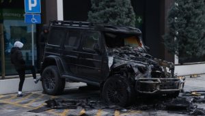 ОСУМЊИЧЕН ДА ЈЕ ЗАПАЛИО АУТОМОБИЛ БАКА ПРАСЕТА: Полиција ухапсила мушкарца (23)