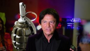 „ХВАЛА БОГУ, СВИ СУ ДОБРО“ Огласио се Здравко Чолић након што је бачена бомба на његову кућу