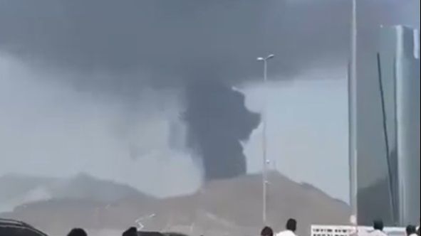 DRON POGODIO INDUSTRIJSKU ZONU: Gori naftno polje u Emiratima (VIDEO)