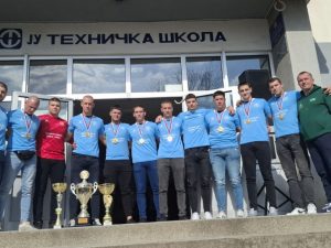 ОСВОЈИЛИ ГРАДСКО, РЕГИОНАЛНО И РЕПУБЛИЧКО ТАКМИЧЕЊЕ: Бањалучка Техничка школа дочекала своје шампионе – златне рукометаше!