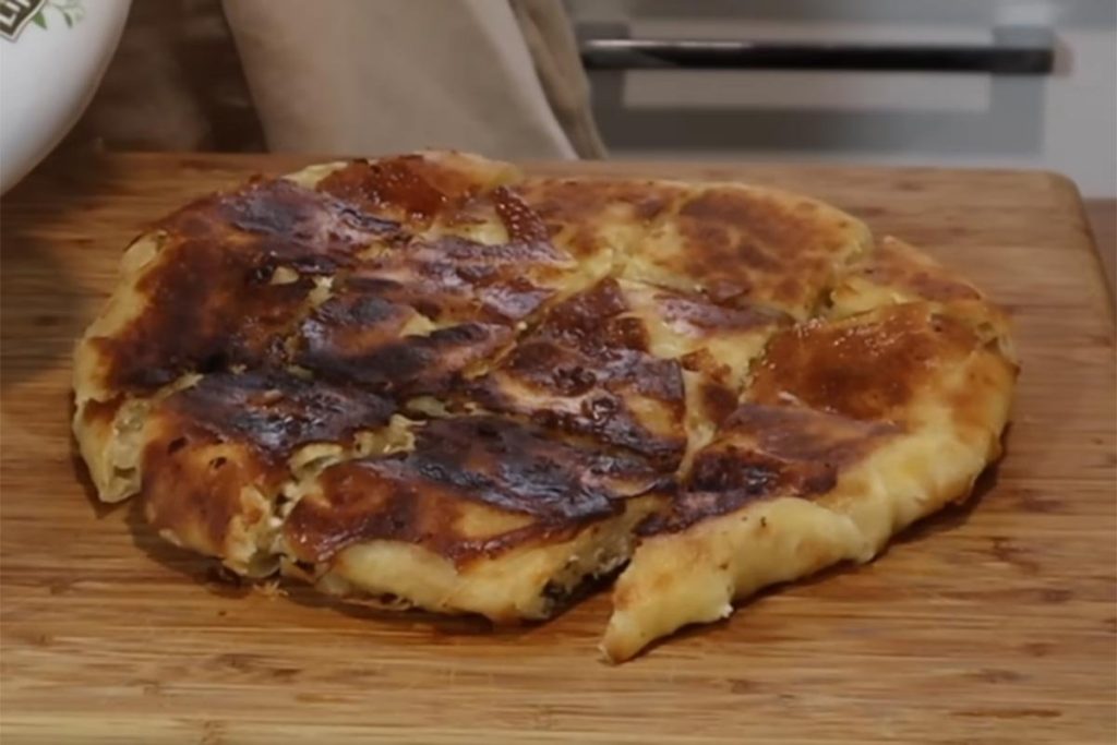 BOLJI OD ORIGINALA? Burek iz tave koji se sprema za samo 15 minuta (VIDEO)