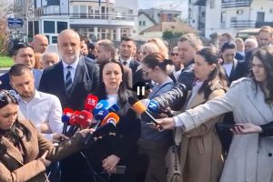 „NEHUMANO PONAŠANJE I MALTRETIRANJE“: PSS – Stanivuković još uvijek u pritvoru (VIDEO)