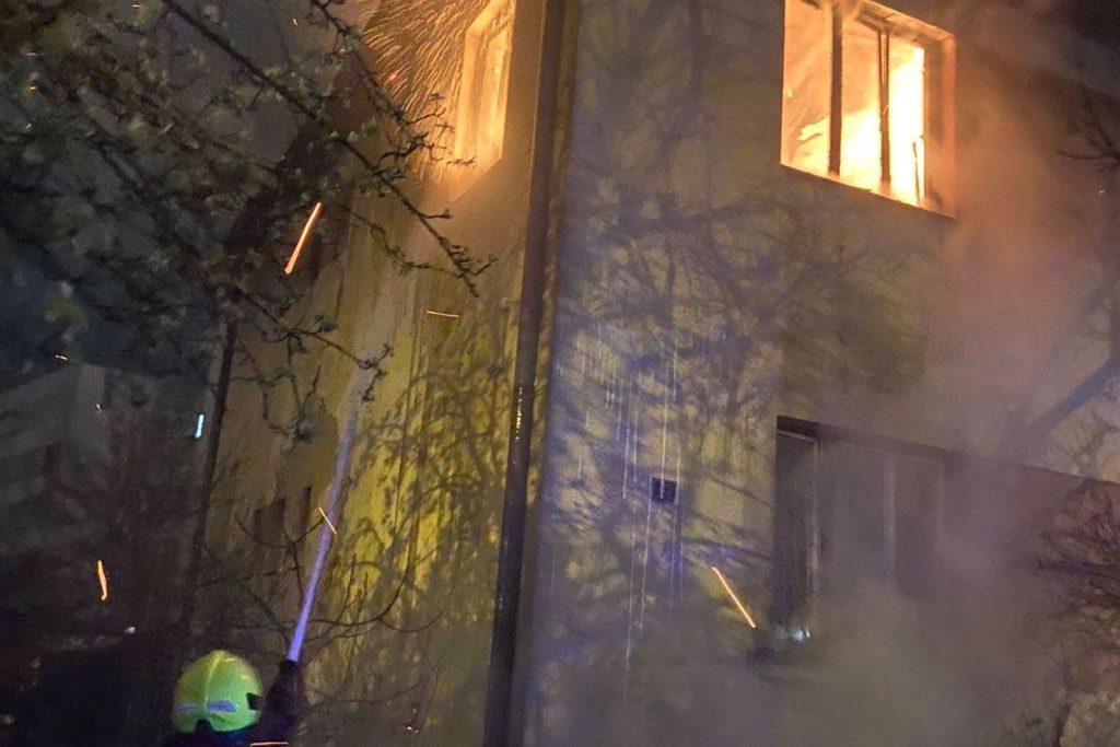 ДРАМА У БАЊАЛУЦИ: Пожар захватио кућу, ватрогасци спасили станара