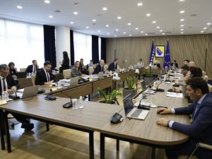 ЗБОГ НЕУСВАЈАЊА ОДЛУКЕ О ЗАШТИТИ ДОМАЋЕ ПРОИЗВОДЊЕ ЧЕЛИКА: Хиљаде радника могло би остати без посла