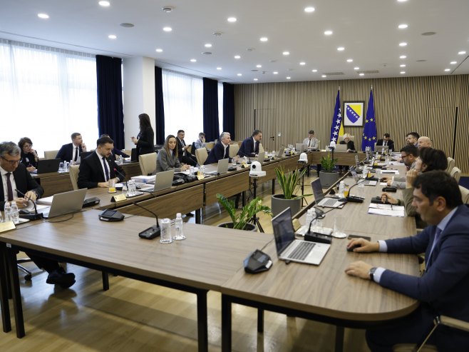 ЗБОГ НЕУСВАЈАЊА ОДЛУКЕ О ЗАШТИТИ ДОМАЋЕ ПРОИЗВОДЊЕ ЧЕЛИКА: Хиљаде радника могло би остати без посла