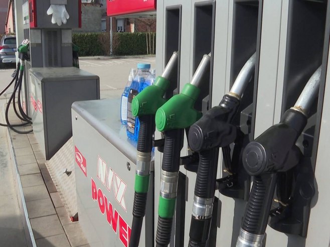 ЗАТВОРЕНЕ ДВИЈЕ ПУМПЕ: Хрватска се суочава са несташицом горива