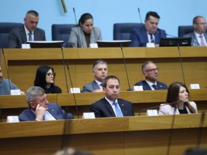 NARODNA SKUPŠTINA USVOJILA IZMJENE KRIVIČNOG ZAKONIKA: Kazna zatvora do jedne godine može se zamijeniti novčanom kaznom