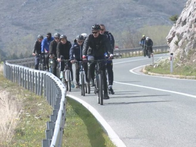HERCEGOVCI KRENULI NA PUT OD 200 KM: Biciklisti iz Ljubinja krenuli na hodočašće u manastir Ostrog
