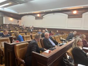 VANREDNA SJEDNICA SKUPŠTINE GRADA BANJALUKA: Poslanici o o poksupljenju smeća