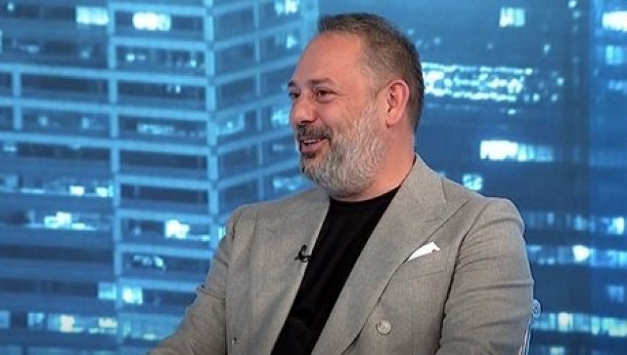 ИЗВУКЛИ ГА КРВАВОГ ИЗ СМРСКАНОГ АУТОМОБИЛА: Познати бизнисмен повријеђен у удесу на путу Београд-Ниш (ВИДЕО)