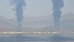 ПОЈАВИО СЕ СНИМАК: У пламену кључна нафтна лука у Емиратима након напада иранског дрона (ВИДЕО)