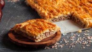 SOČNA PITA SA MESOM: Jednostavno se priprema, a ukus je fantazija