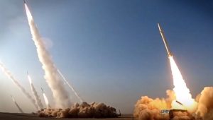 POČEO NOVI TALAS UDARA NA IZRAEL: Iran prvi put koristi napredne rakete (FOTO/VIDEO)