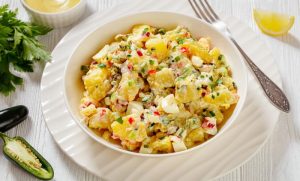 КАКО ГРЦИ ПРАВЕ КРОМПИР САЛАТУ: Једноставно јело пуно медитеранског укуса