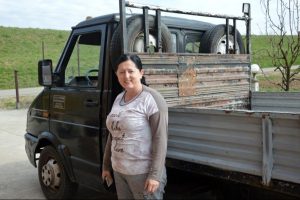 NEMA POSLA KOJI JA NE ZNAM URADITI: Gradiščanka Dijana Đekanović majstor za volanom kamiona