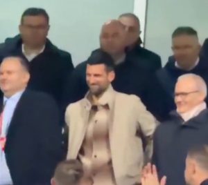 SELFIJI, AUTOGRAMI I OVACIJE: Đoković u centru pažnje na Bilinom polju (VIDEO)