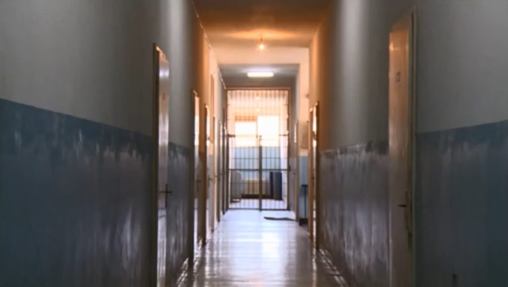 NALAZIO SE U BJEKSTVU PUNIH PET GODINA: Pedofil sproveden u zatvor u Foči