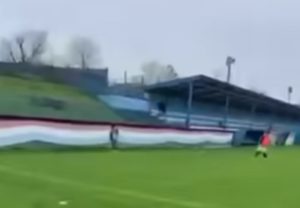 „MARŠ U SMRDIJU“: Srpski fudbaleri dočekani uz Tompsonovu pjesmu (VIDEO)