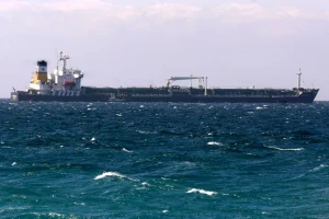 ДРАМА У ЦРНОМ МОРУ: Погођен грчки танкер