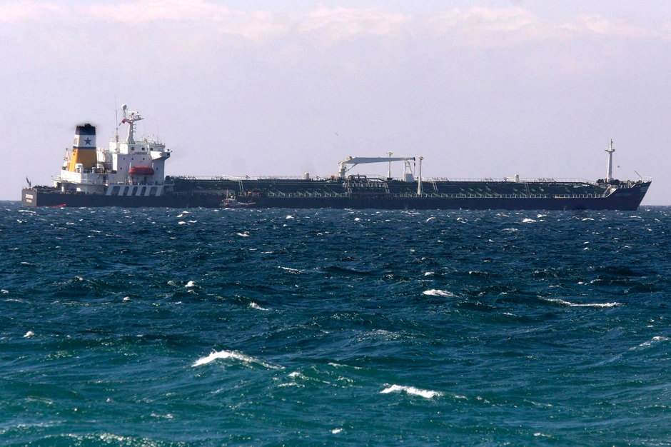 DRAMA U CRNOM MORU: Pogođen grčki tanker