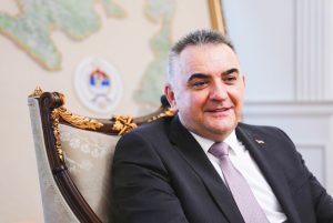 НИСМО ПРОДАЛИ ПРИРОДНА БОГАТСТВА АМЕРИКАНЦИМА : ИНТЕРВЈУ САВО МИНИЋ, премијер Републике Српске