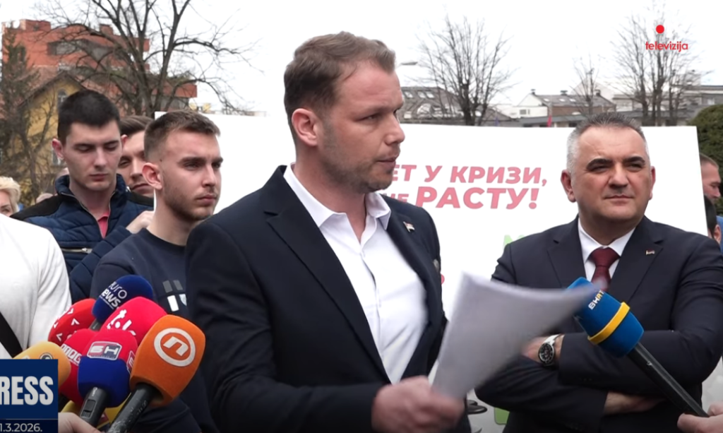 MINIĆ PREKINUO PRES KONFERENCIJU STANIVUKOVUĆA: Verbalni okršaj ispred zgrade Vlade Srpske (VIDEO)