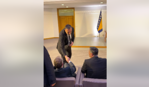 PALO RUKOVANJE KONAKOVIĆA I IZETBEGOVIĆA: Nekadašnji „neprijatelji“ sada ujedinjeni u jednoj ideji