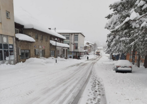 KNEŽEVO ZATRPANO SNIJEGOM: Nanosi visoki i do metar