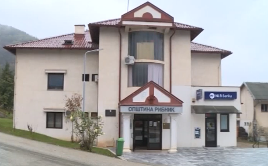 РИБНИК ДАНАС ТУГУЈЕ: Огласио се начелник и упутио саучешће породици настрадалог полицајца