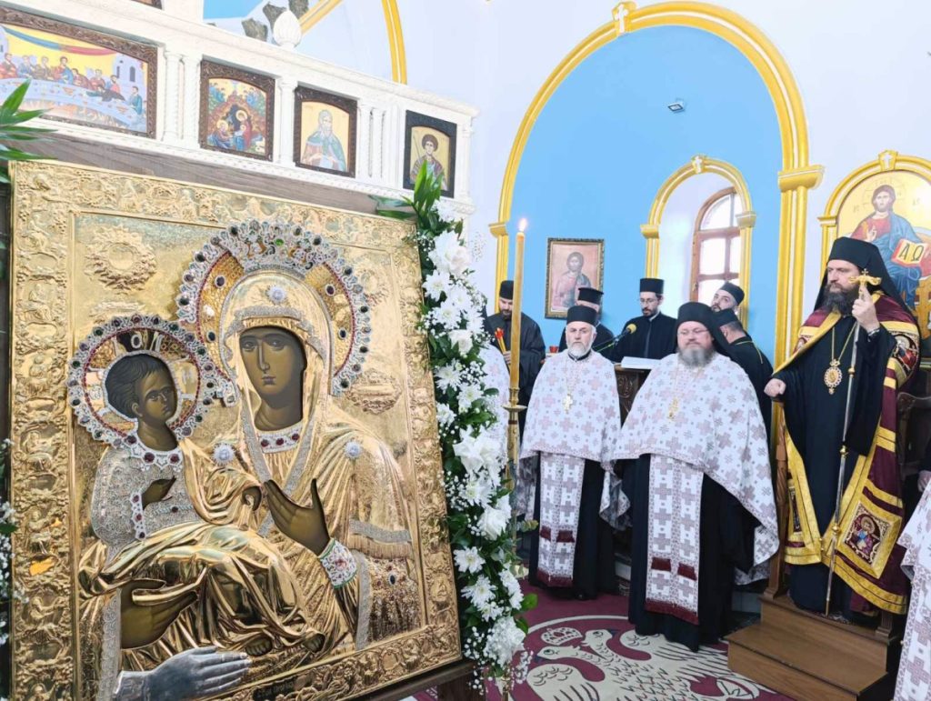 ИКОНА ПРЕСВЕТЕ БОГОРОДИЦЕ ТРОЈЕРУЧИЦЕ У ШИПОВУ: Вјерници се поклонили у вријеме поста (ФОТО)