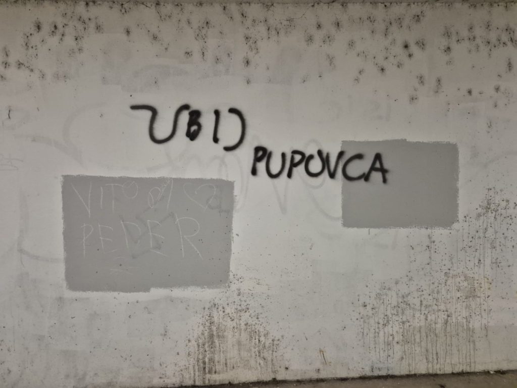 JEZIVE PORUKE U ZAGREBU: Ponovo osvanuli grafiti s prijetnjama smrću Pupovcu i ustaškim simbolima ponovo osvanuli