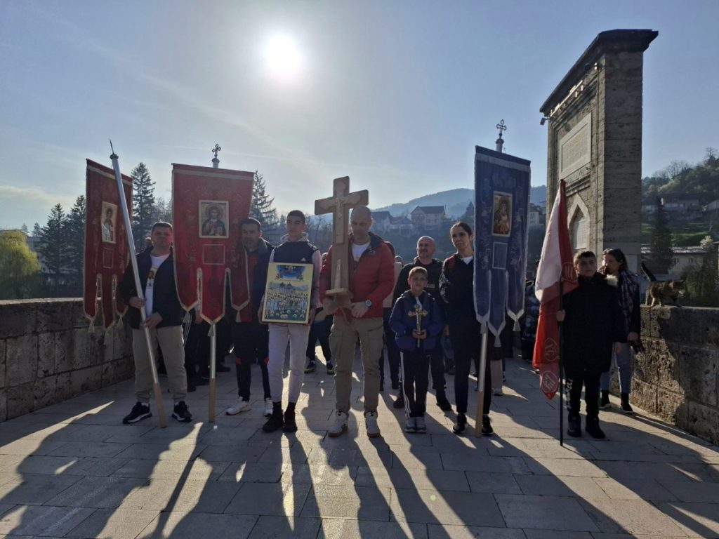 SLUŽEN MOLEBAN NA ĆUPRIJI: Poklonički hod ka Starom Brodu