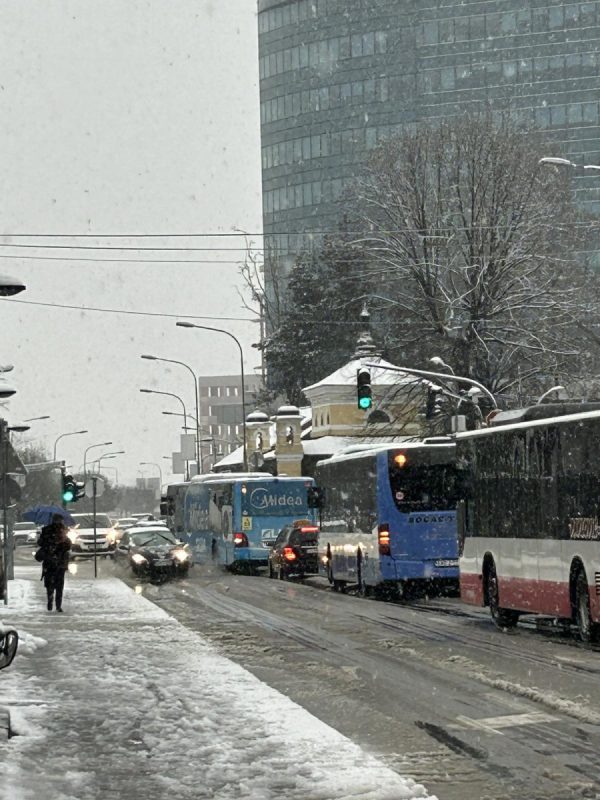DRASTIČNA PROMJENA VREMENA: Banjaluka jutros osvanula pod snijegom (FOTO)