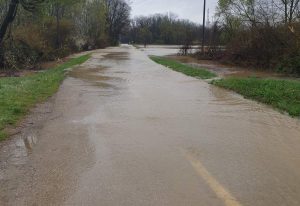 HAOS NA PUTEVIMA U SRPSKOJ: Na više dionica prekid saobraćaja, snijeg i kiša prave probleme