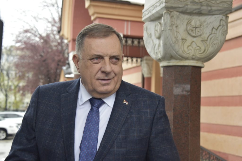„VAŽNO JE OSTATI PRIVRŽEN SRPSKOJ PRAVOSLAVNOJ CRKVI“: Dodik ručao sa mitropolitom Jefremom u Parohijskom domu pri Hramu Svete Trojice